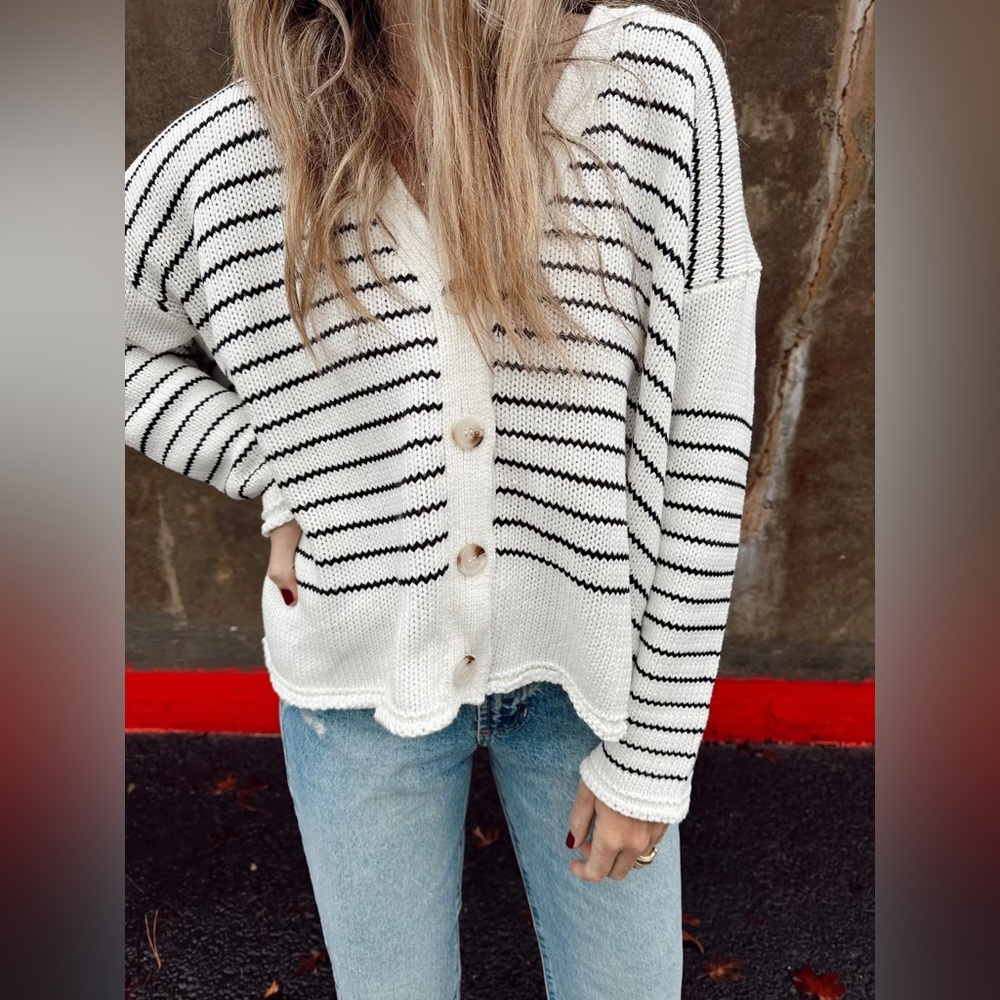 ▪️ Ascot & Hart striped long sleeved cardigan ivory / black